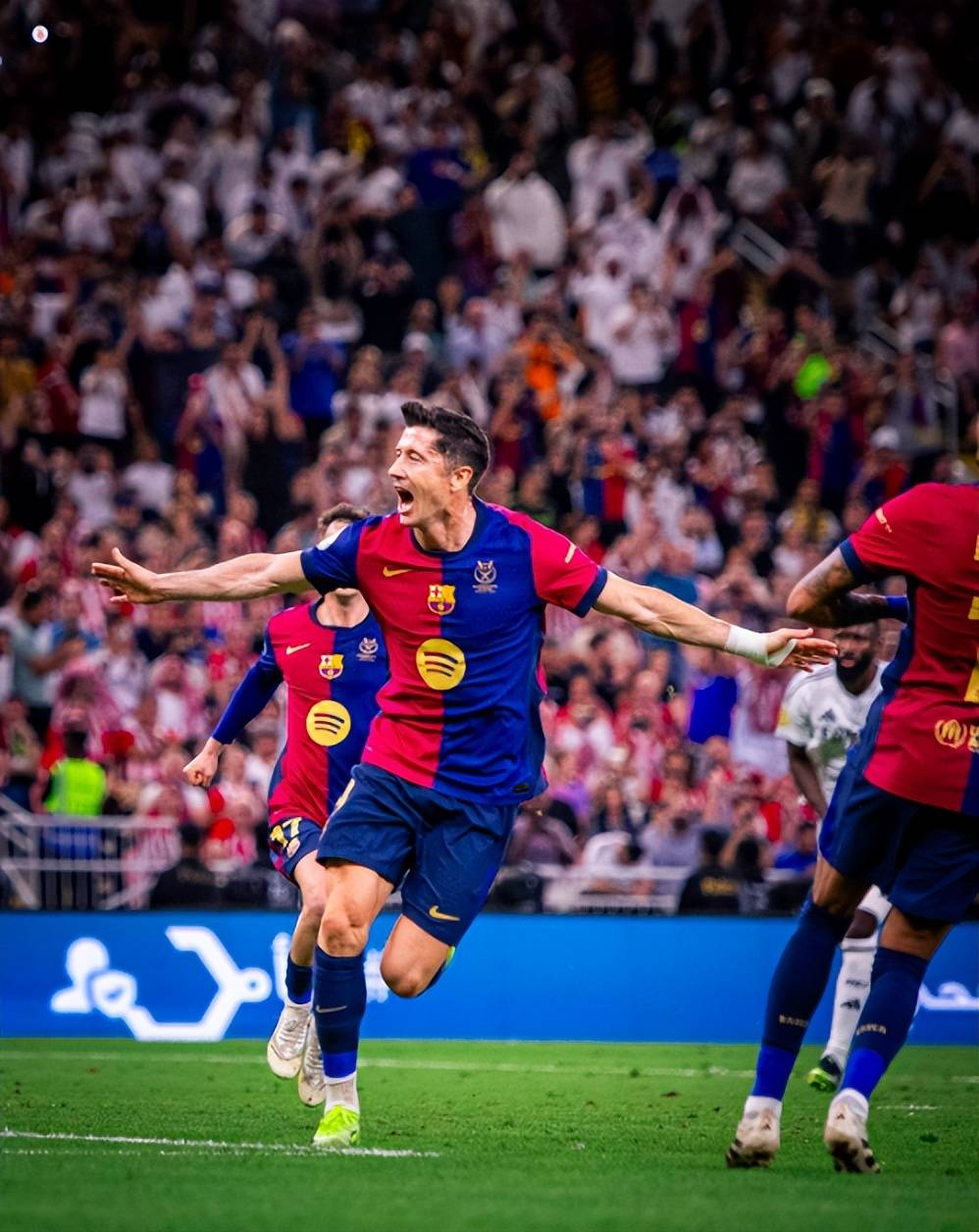 九游体育下载-包含阿森纳不断突破！，莱万多夫斯基连续三场比赛得分超过锐不可当赛场气氛高涨的词条