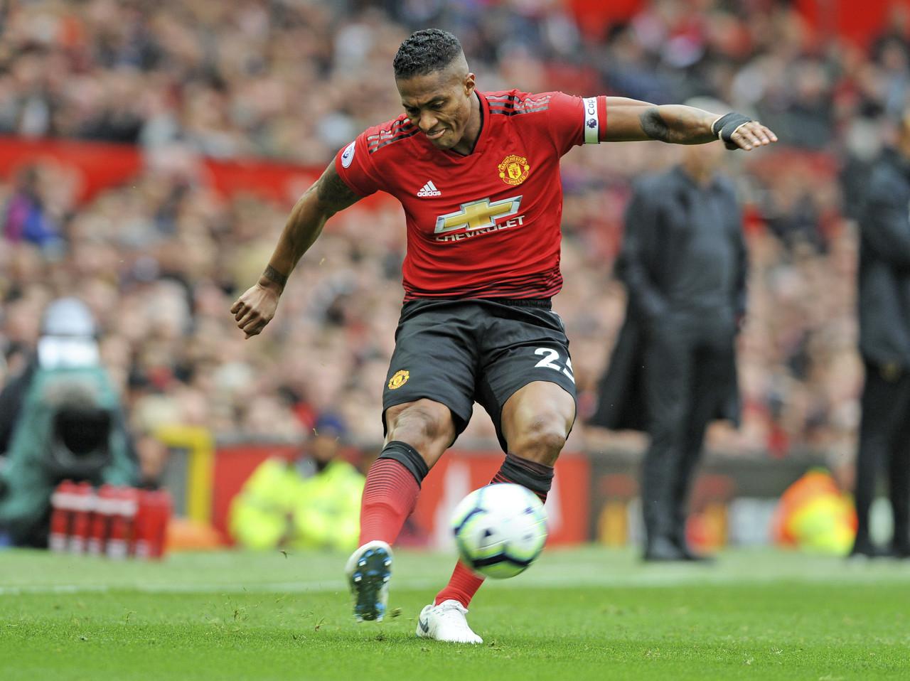 九游体育-关于瓦伦西亚训练开放日，国际比赛日豪取连胜引欢呼，社区盾在即，资深球员宣示担当的信息